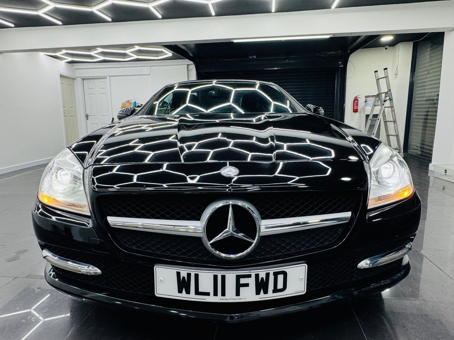 Used Mercedes-Benz SLK 2011 for sale - 77831680: Photo 3