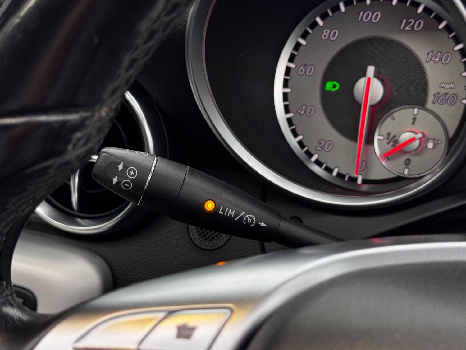 Used Mercedes-Benz SLK 2011 for sale - 77831680: Photo 35