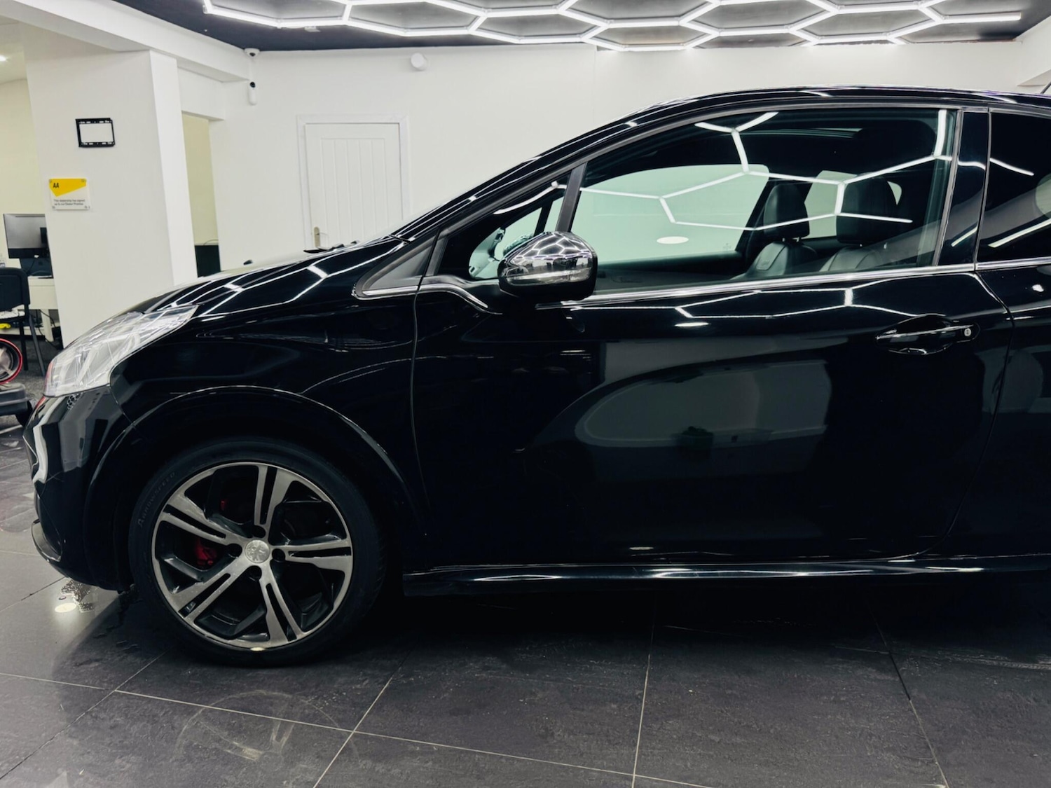 Used Peugeot 208 2017 for sale - 77831678: Photo 17