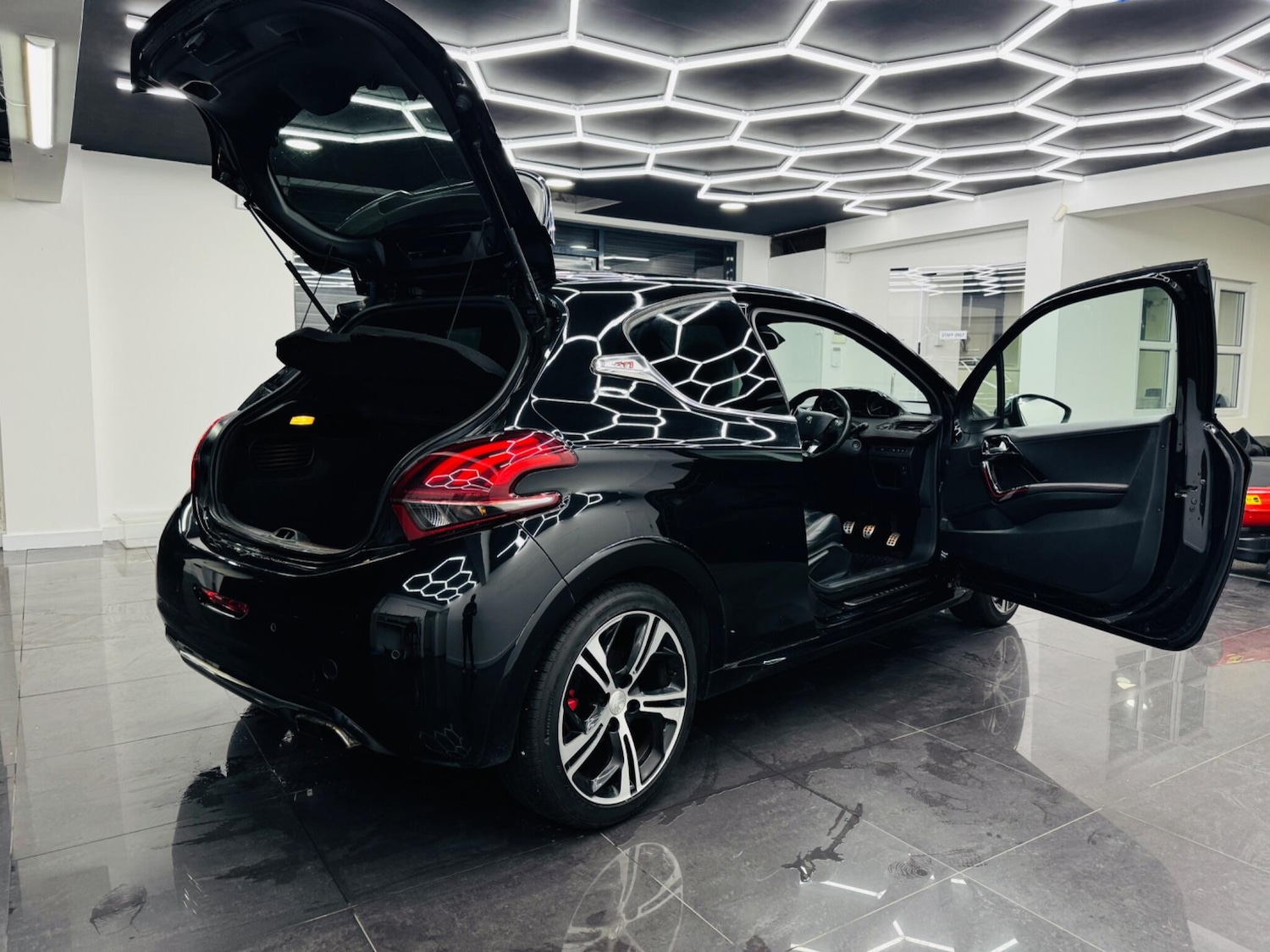 Used Peugeot 208 2017 for sale - 77831678: Photo 24