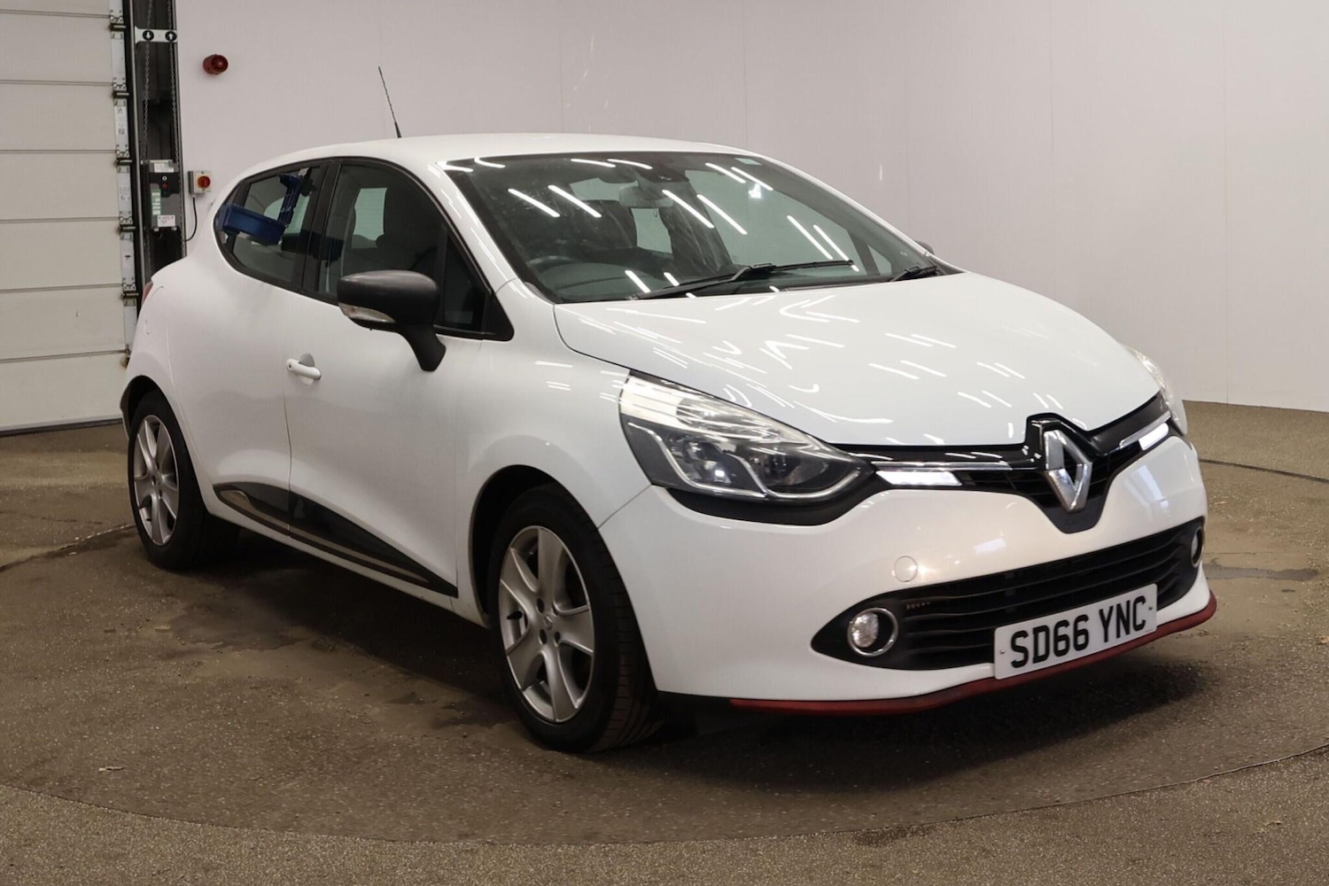 Used Renault Clio for sale - 78033880: Photo 1