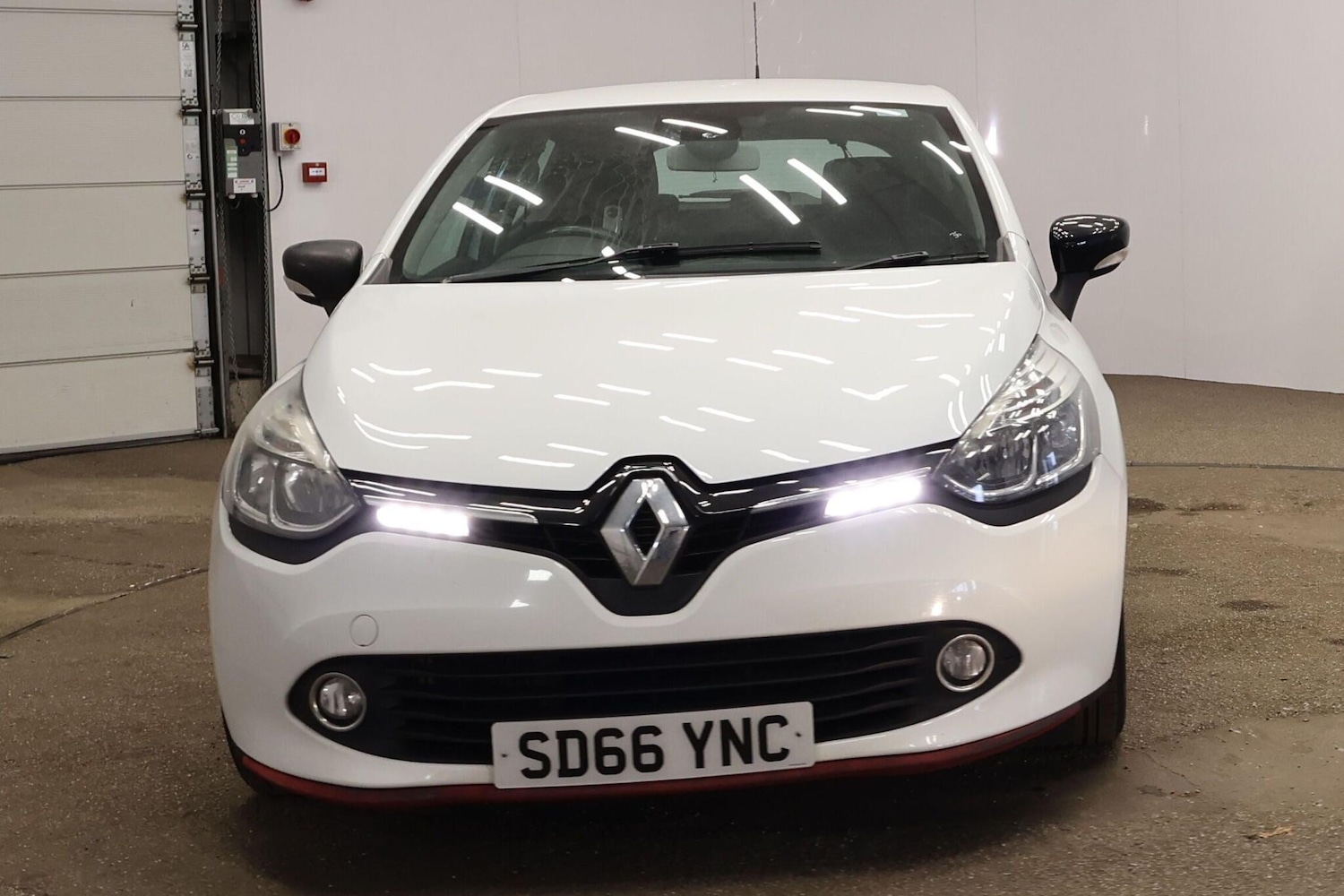 Used Renault Clio for sale - 78033880: Photo 2
