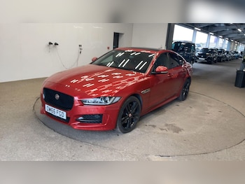 Used Jaguar XE 2017 for sale - 79304209: Photo