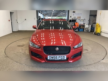 Used Jaguar XE 2017 for sale - 79304209: Photo