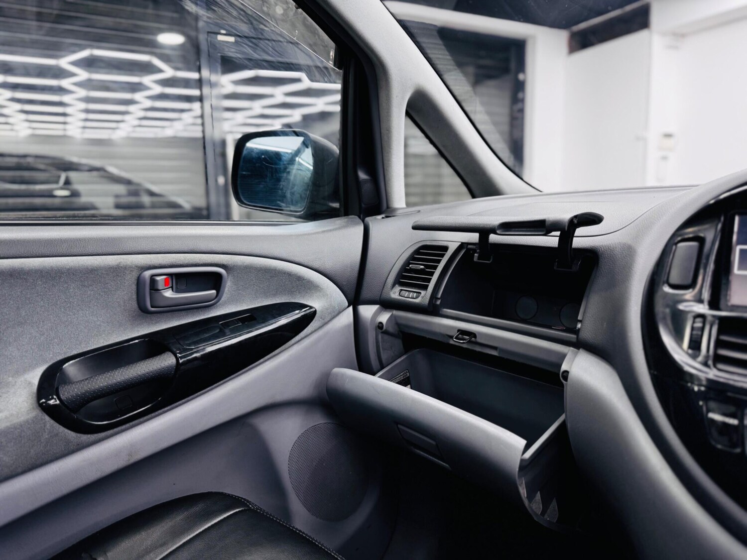 Used Toyota Previa 2011 for sale - 77831685: Photo 16