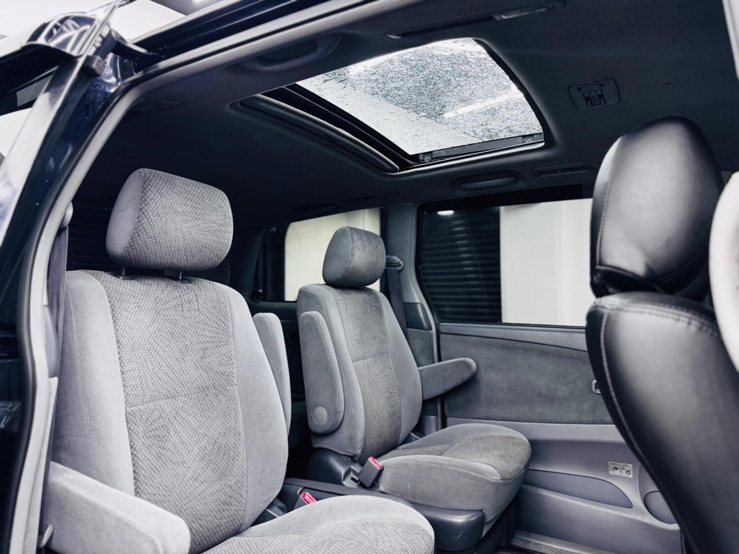 Used Toyota Previa 2011 for sale - 77831685: Photo 20