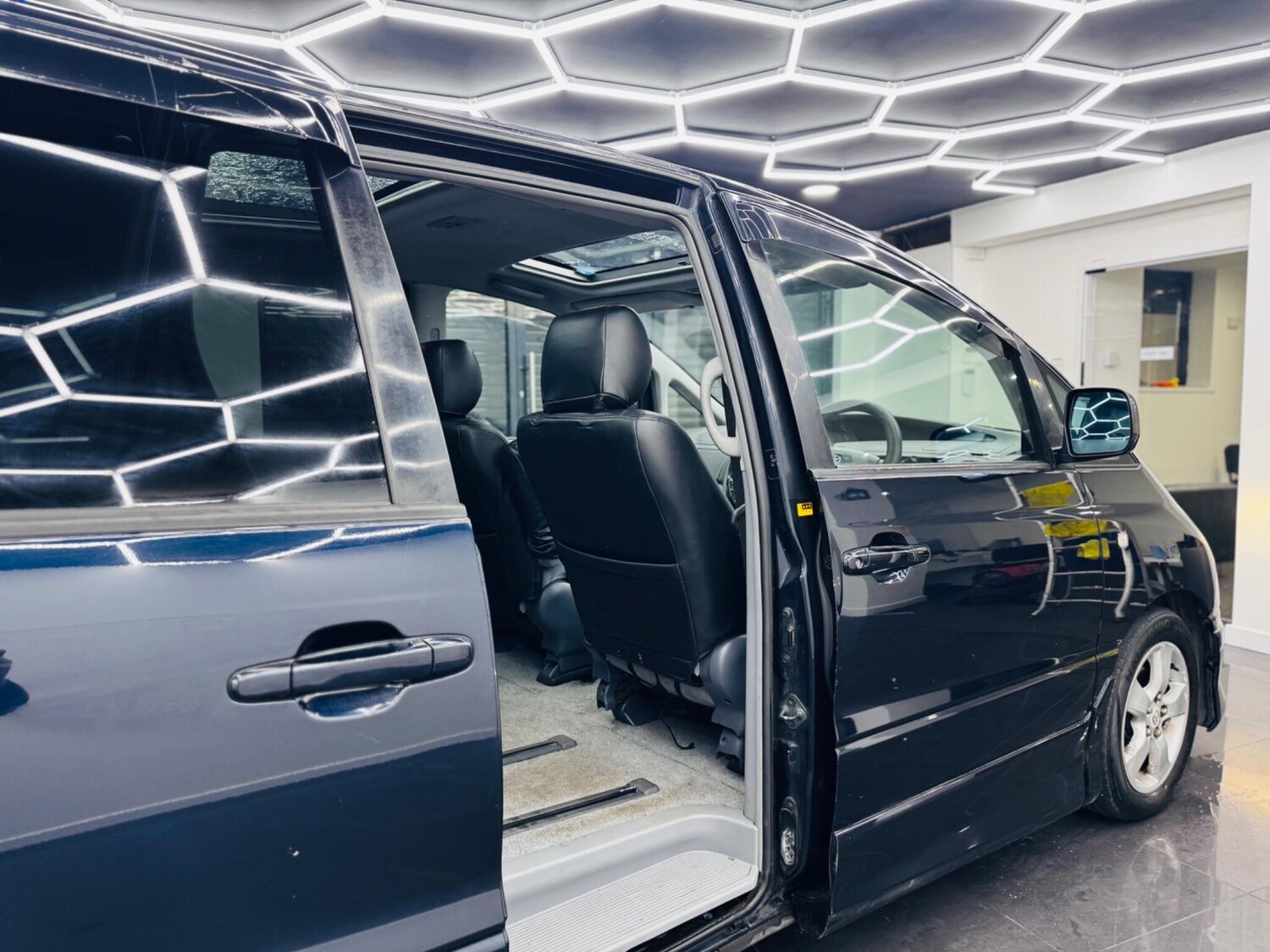 Used Toyota Previa 2011 for sale - 78157890: Photo 37