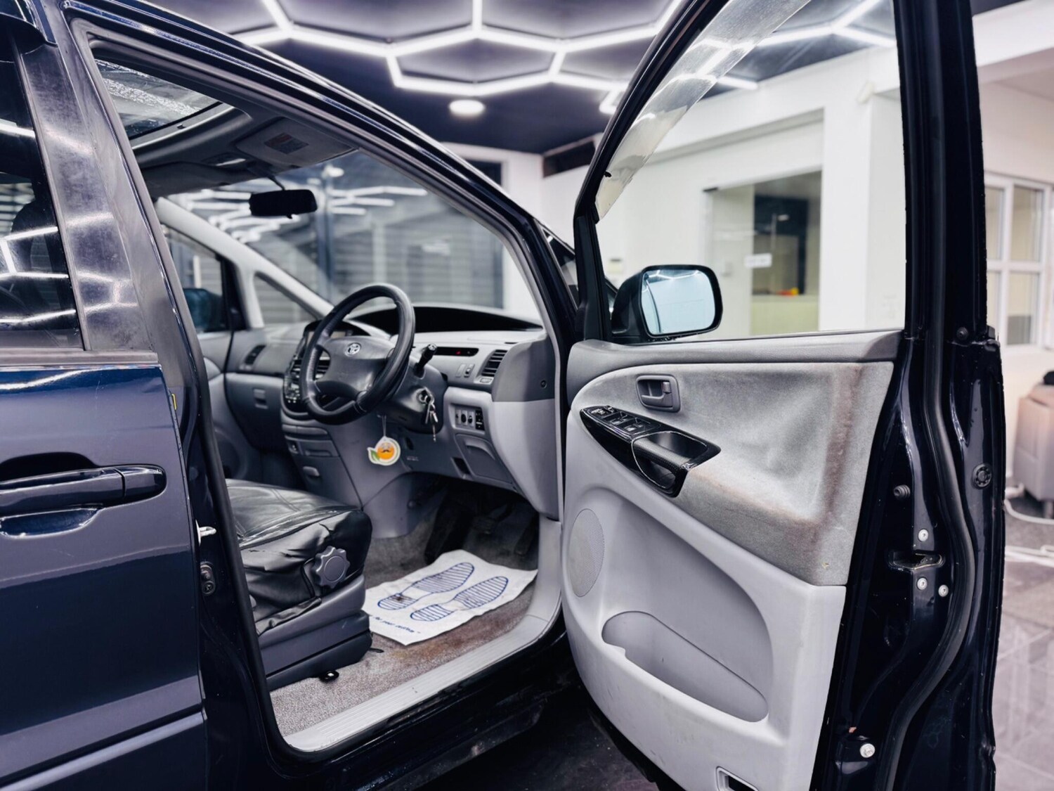 Used Toyota Previa 2011 for sale - 78157890: Photo 40