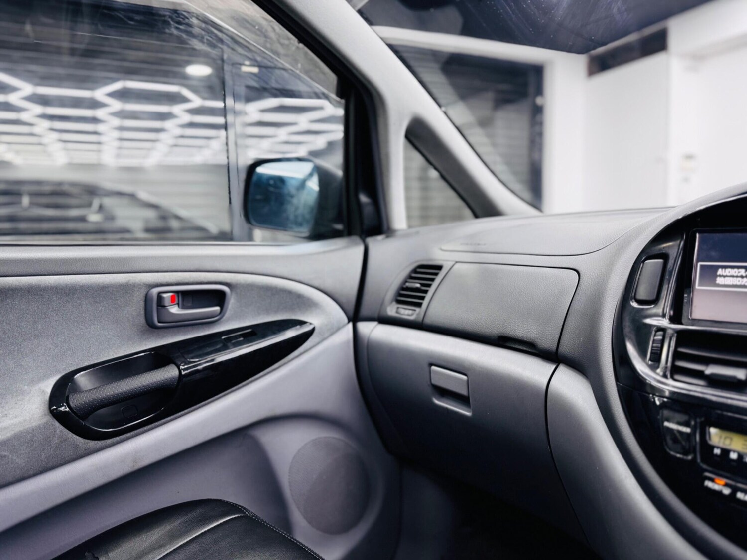 Used Toyota Previa 2011 for sale - 78157890: Photo 41