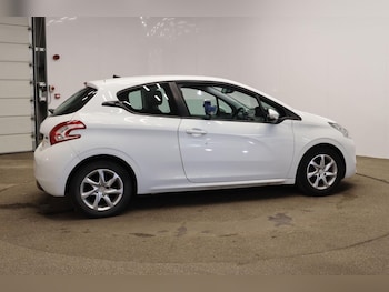 Used Peugeot 208 2013 for sale - 78548784: Photo