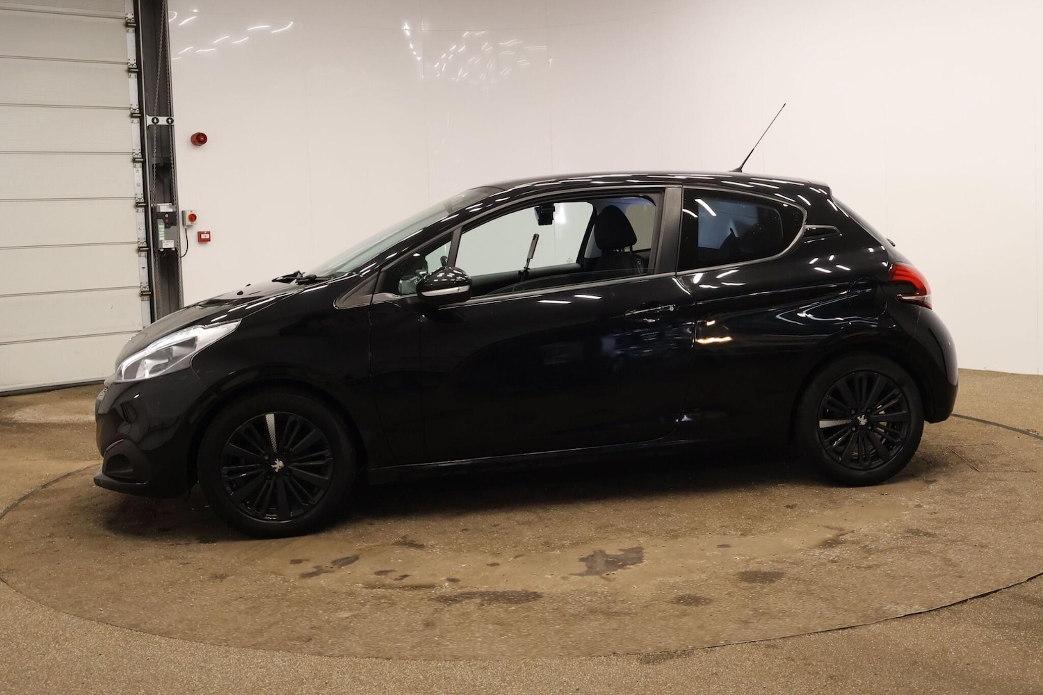 Used Peugeot 208 for sale - 77853778: Photo 5