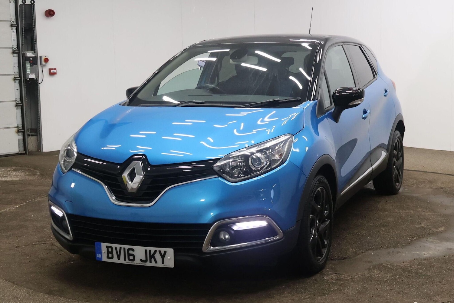 Used Renault Captur 2016 for sale - 77977856: Photo 2