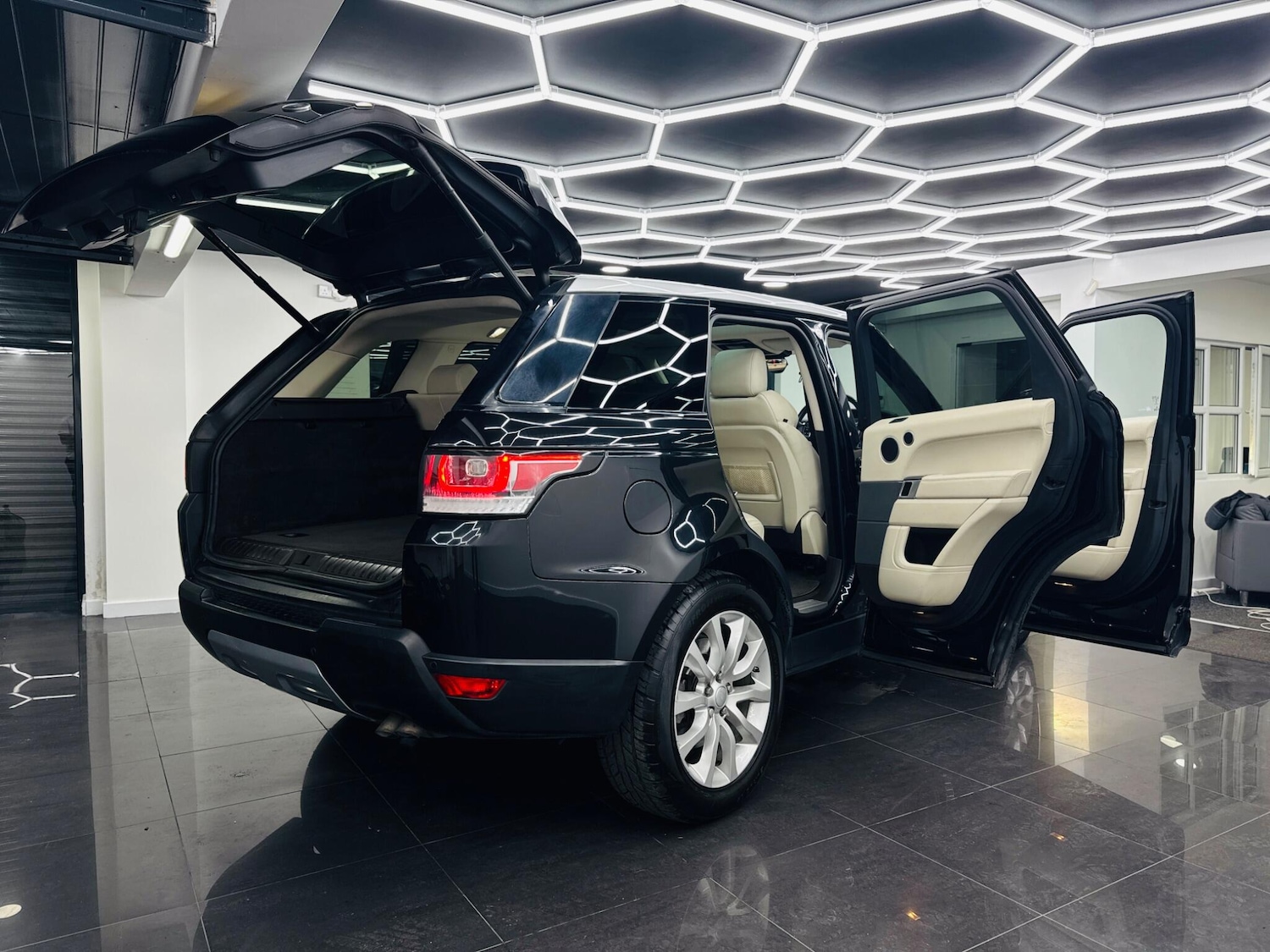 Used Land Rover Range Rover Sport 2017 for sale - 77831682: Photo 12