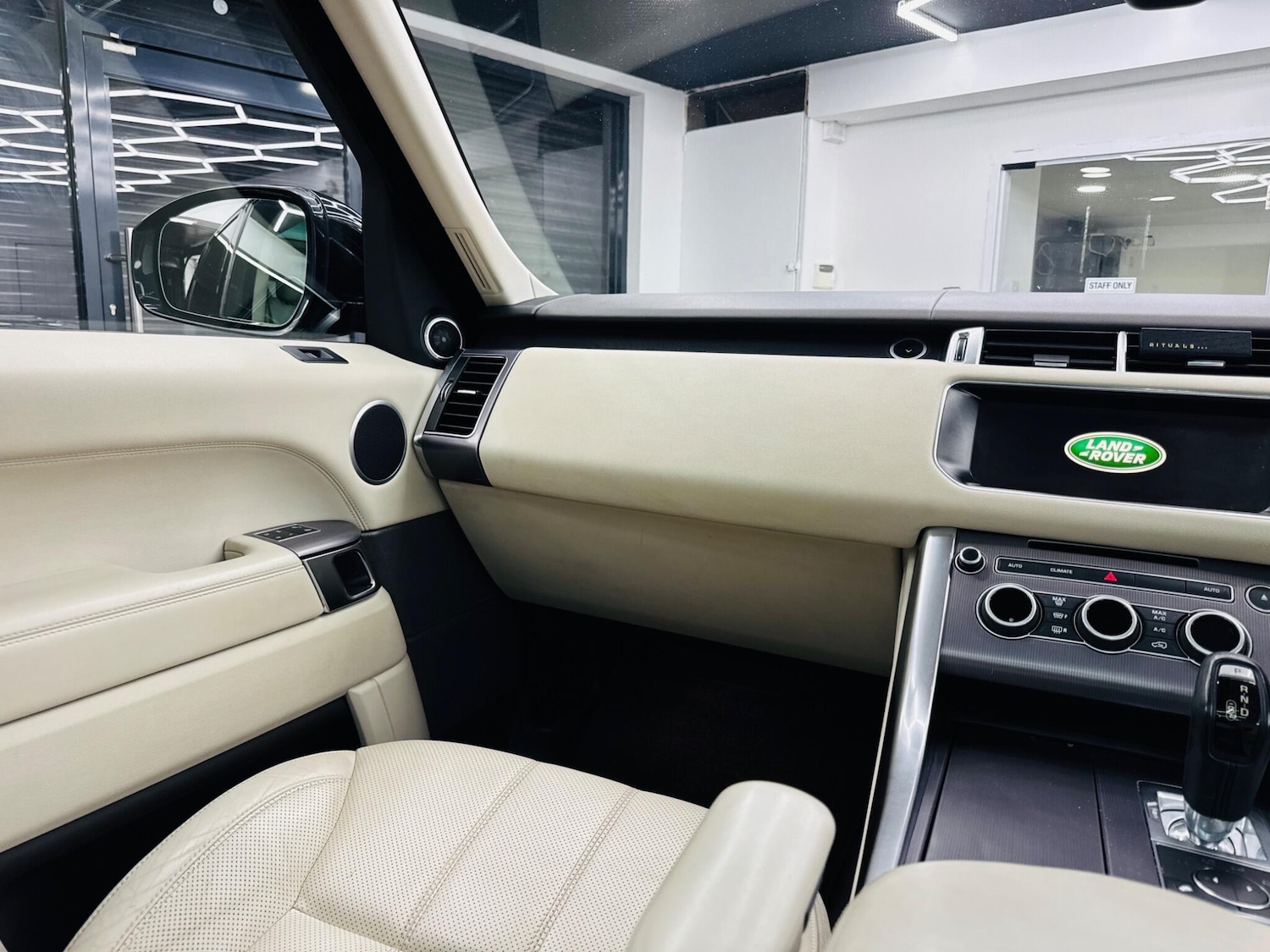 Used Land Rover Range Rover Sport 2017 for sale - 77831682: Photo 16