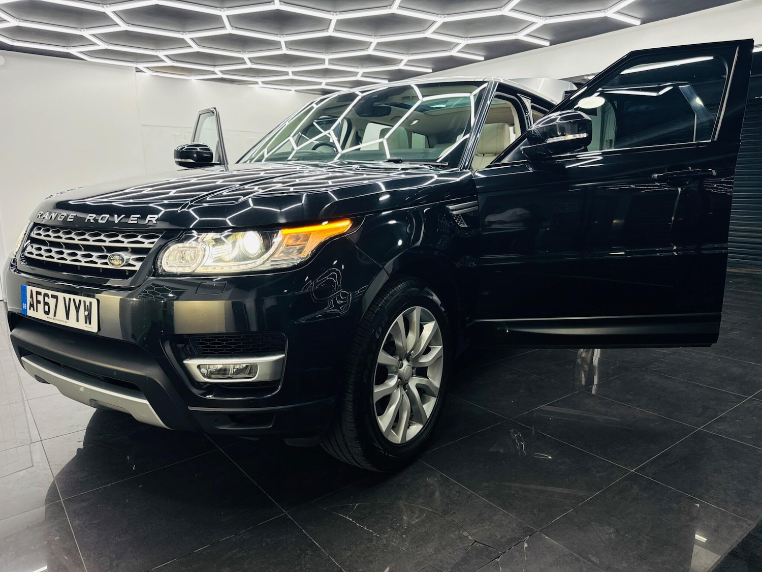 Used Land Rover Range Rover Sport 2017 for sale - 77831682: Photo 3