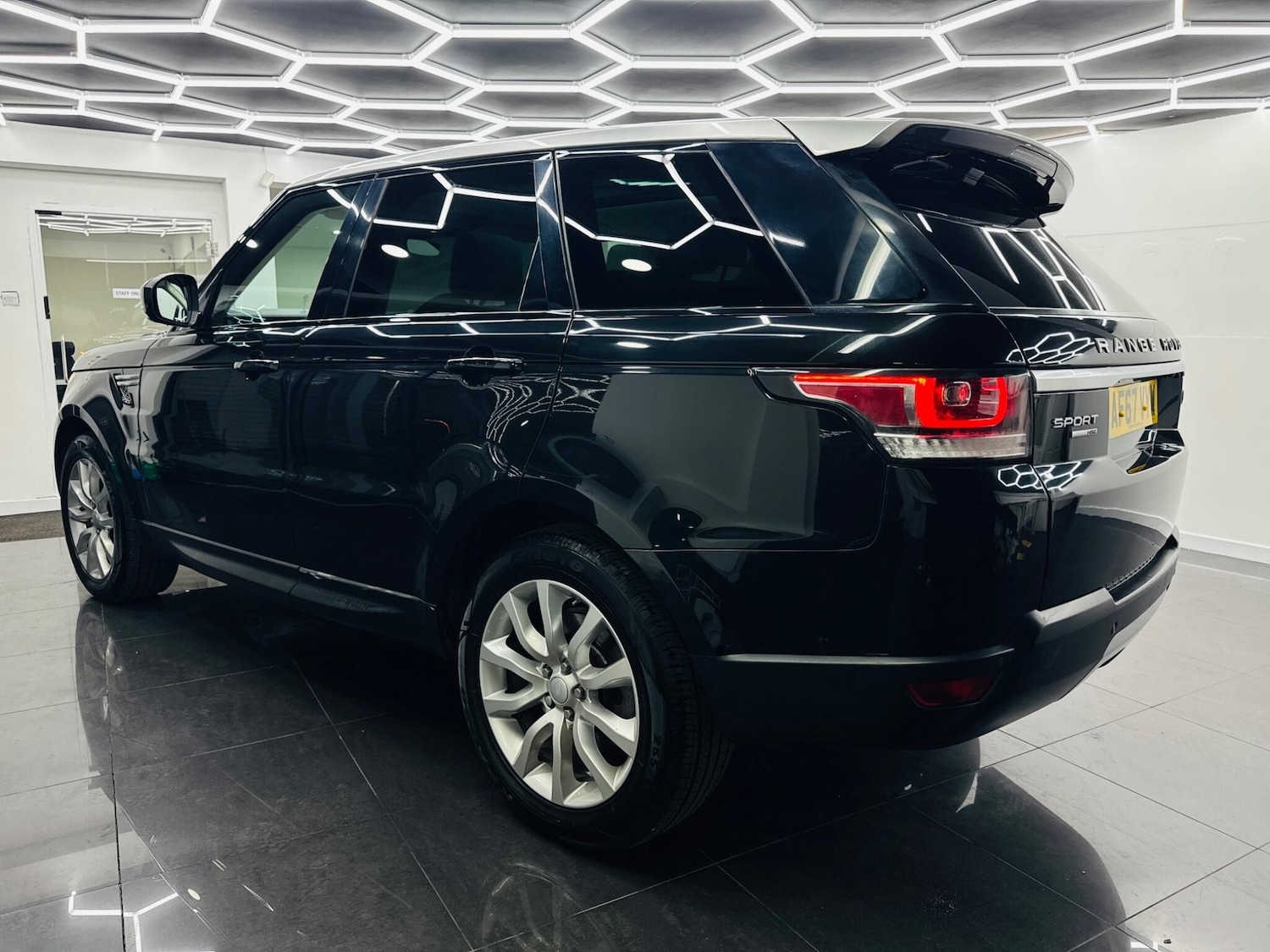 Used Land Rover Range Rover Sport 2017 for sale - 77831682: Photo 5