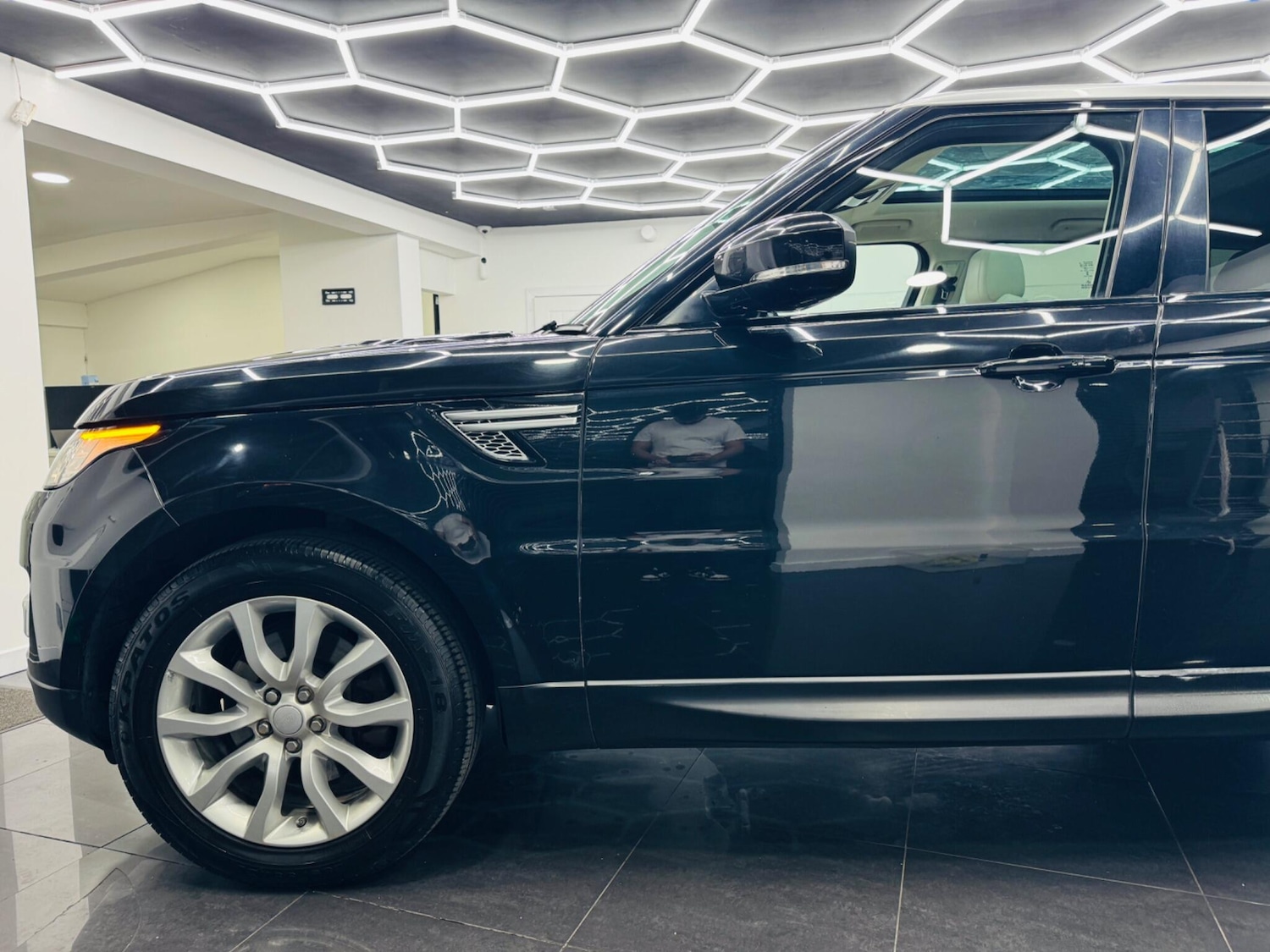 Used Land Rover Range Rover Sport 2017 for sale - 77831682: Photo 6