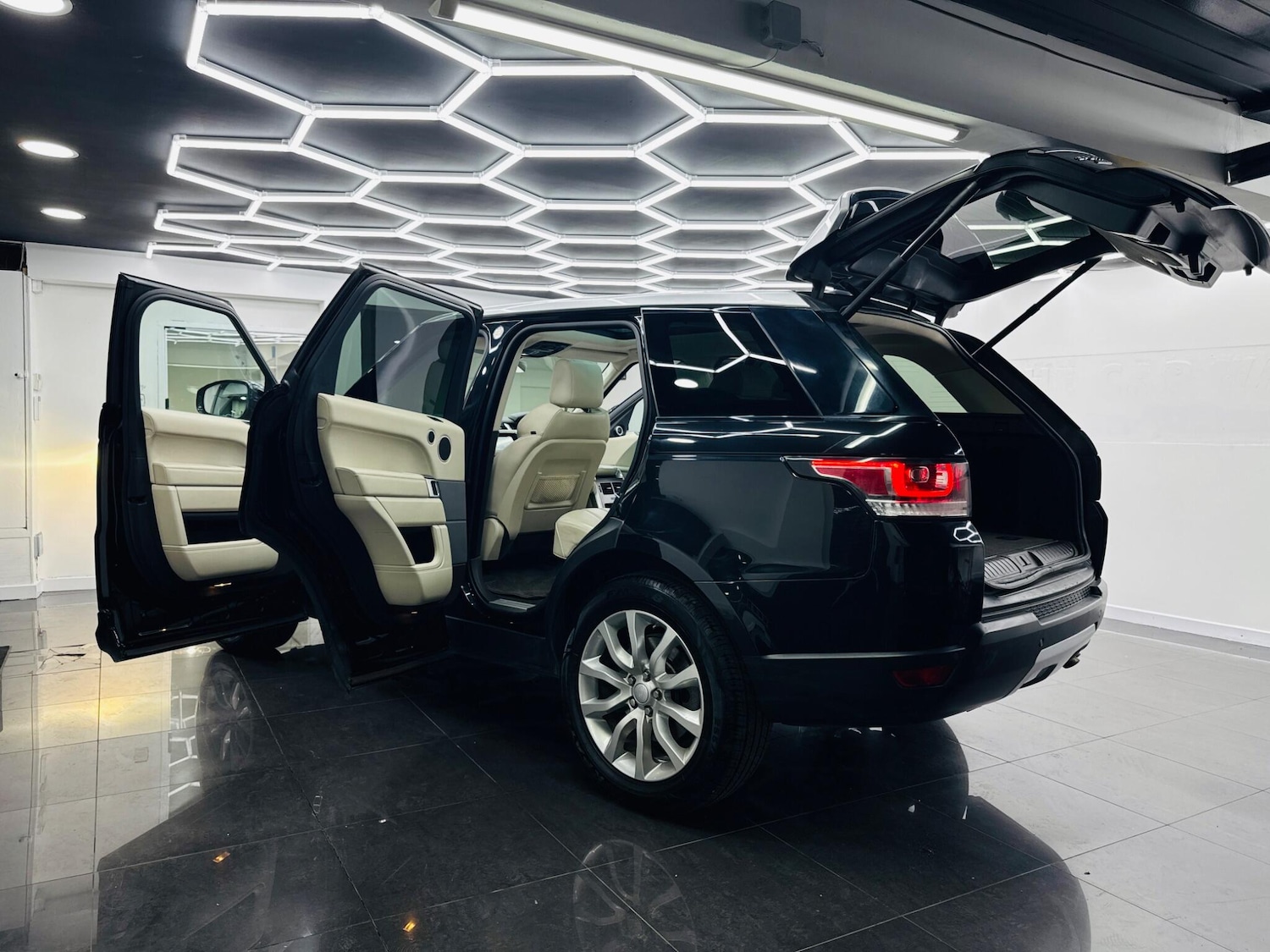 Used Land Rover Range Rover Sport 2017 for sale - 77831682: Photo 8