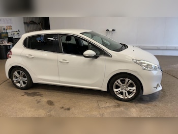 Used Peugeot 208 2014 for sale - 79303349: Photo