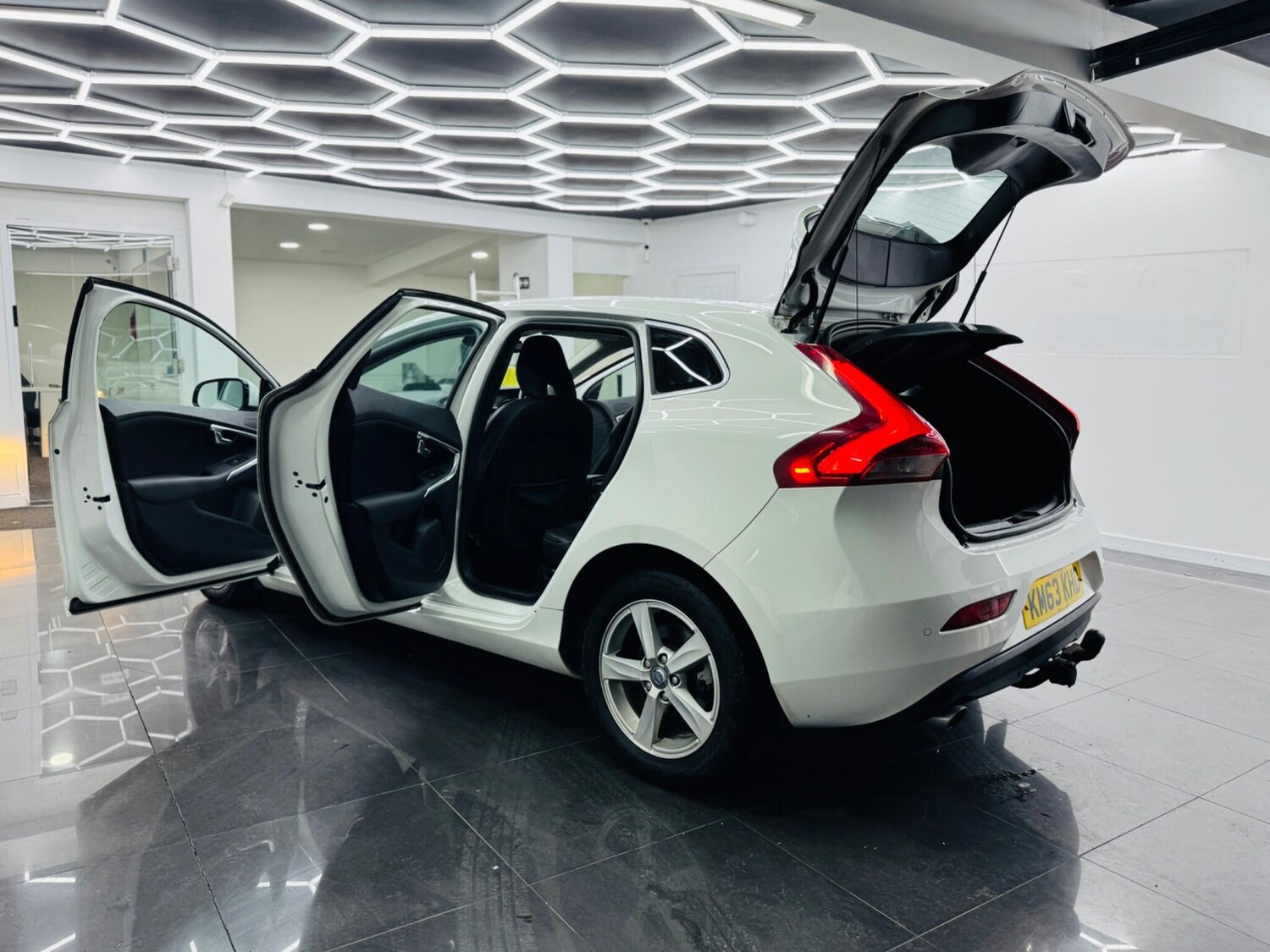 Used Volvo V40 2013 for sale - 77831675: Photo 10