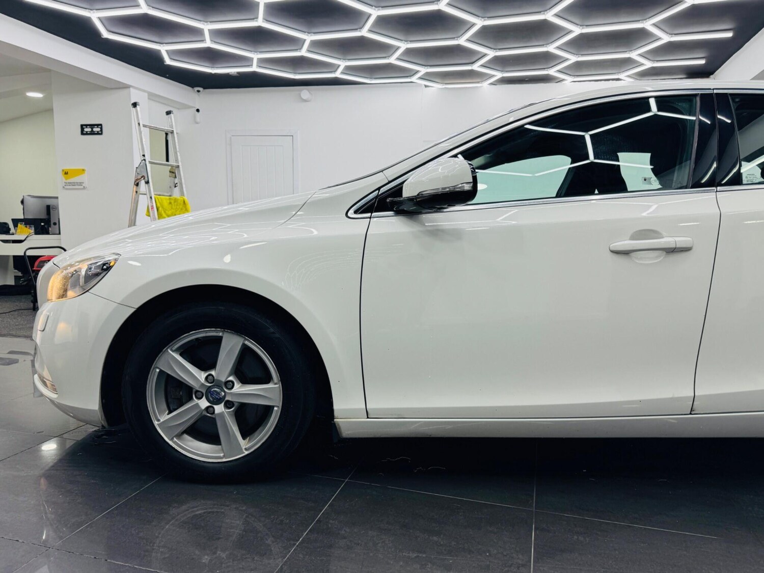 Used Volvo V40 2013 for sale - 77831675: Photo 11