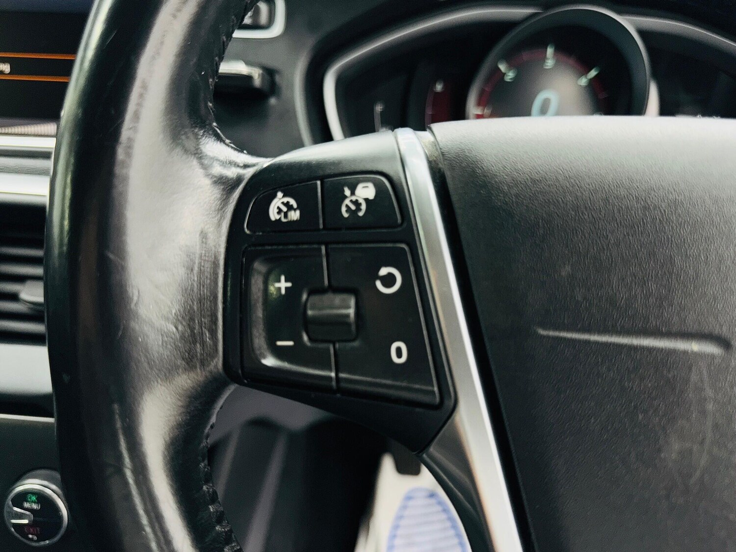 Used Volvo V40 2013 for sale - 77831675: Photo 28