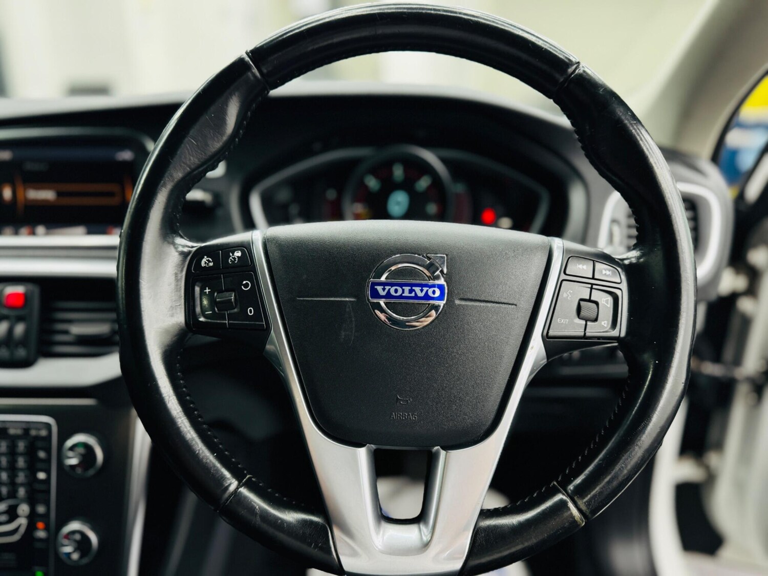 Used Volvo V40 2013 for sale - 77831675: Photo 42