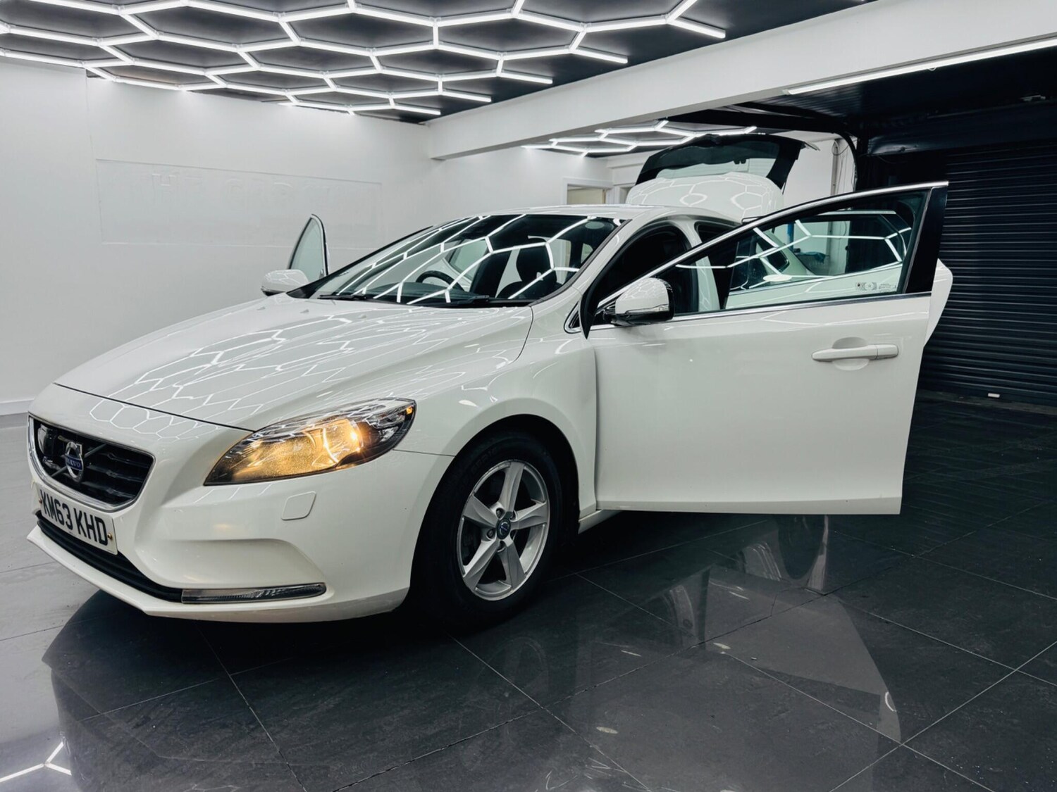 Used Volvo V40 2013 for sale - 77831675: Photo 8