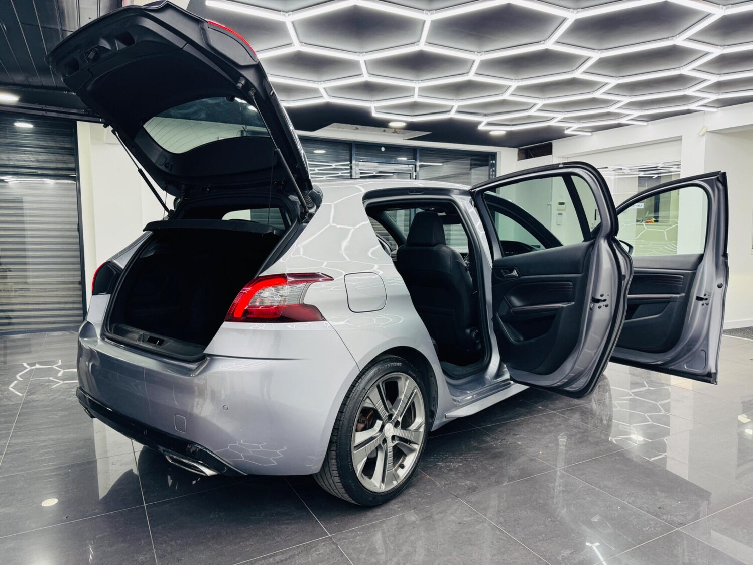 Used Peugeot 308 2017 for sale - 77831672: Photo 14