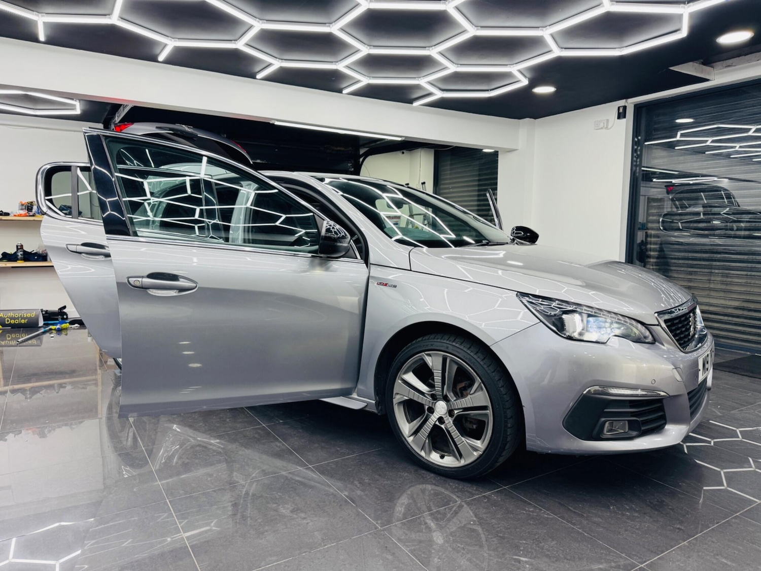 Used Peugeot 308 2017 for sale - 77831672: Photo 2