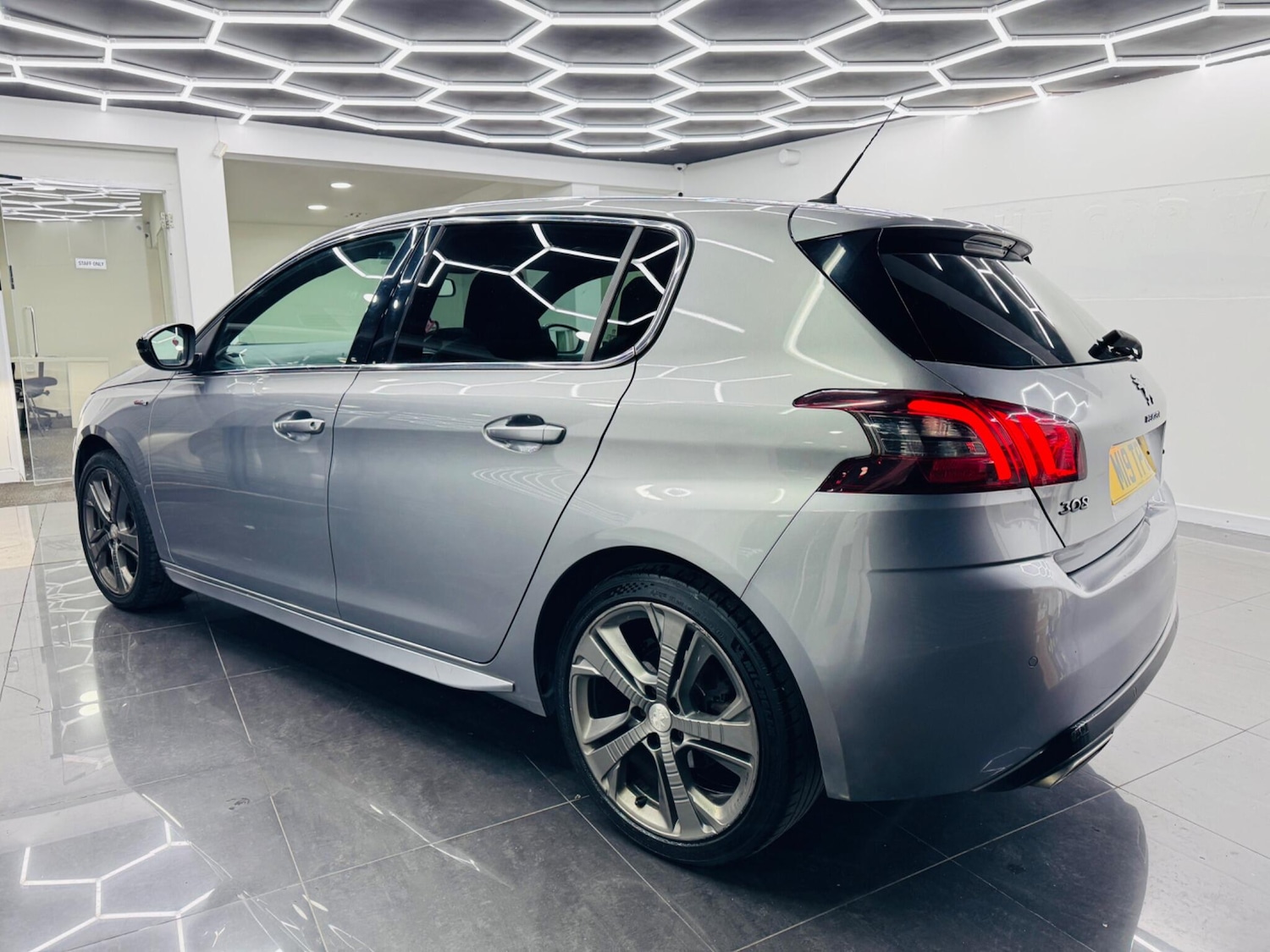 Used Peugeot 308 2017 for sale - 77831672: Photo 4