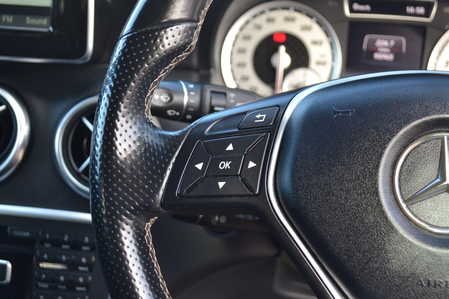 Used Mercedes-Benz A-Class 2015 for sale - 76370181: Photo 33