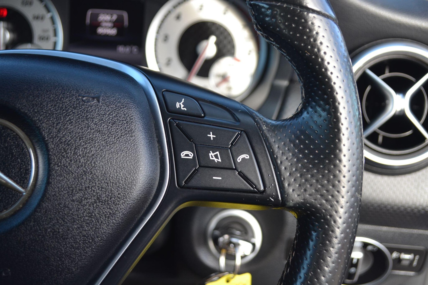 Used Mercedes-Benz A-Class 2015 for sale - 76370181: Photo 35