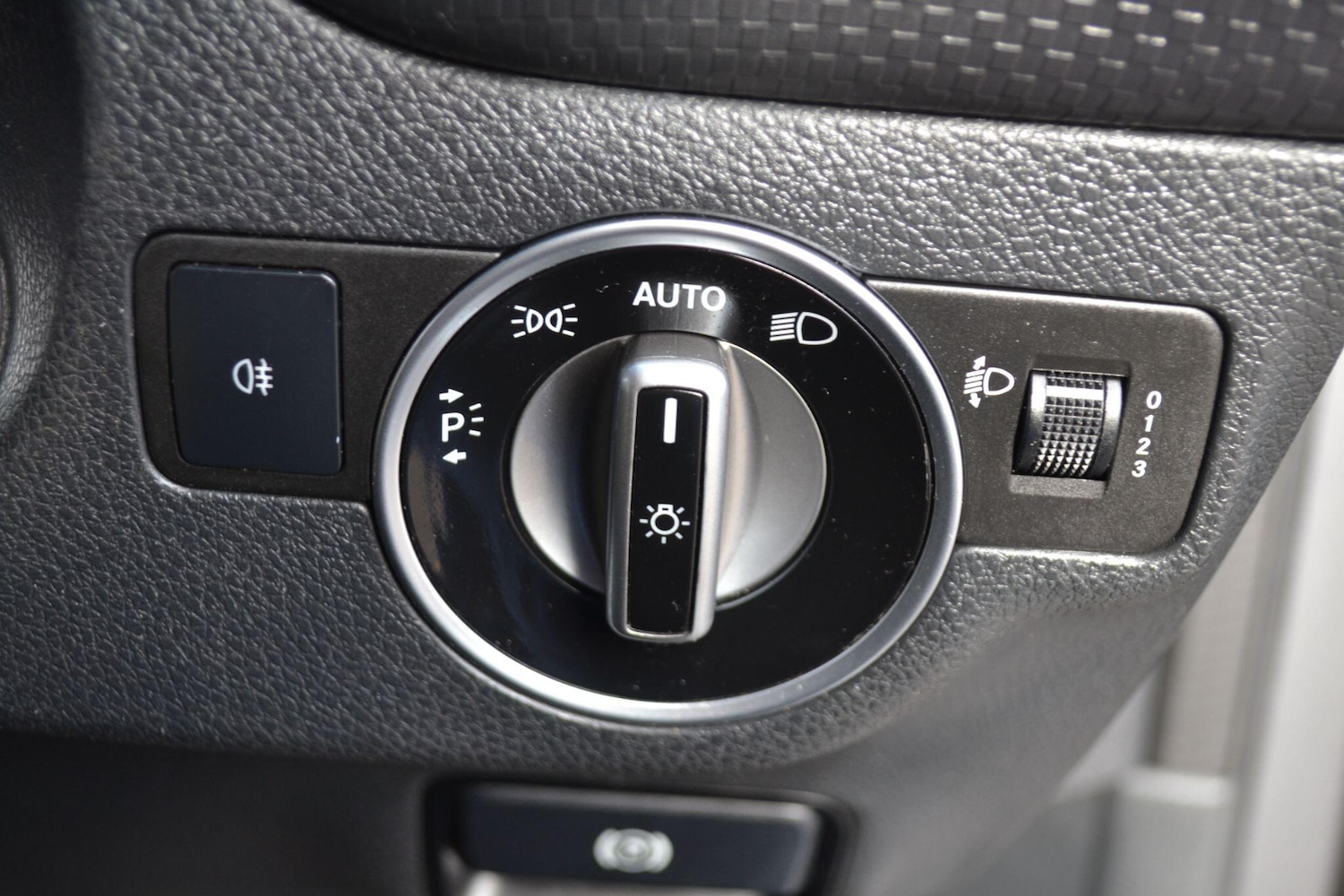 Used Mercedes-Benz A-Class 2015 for sale - 76370181: Photo 37