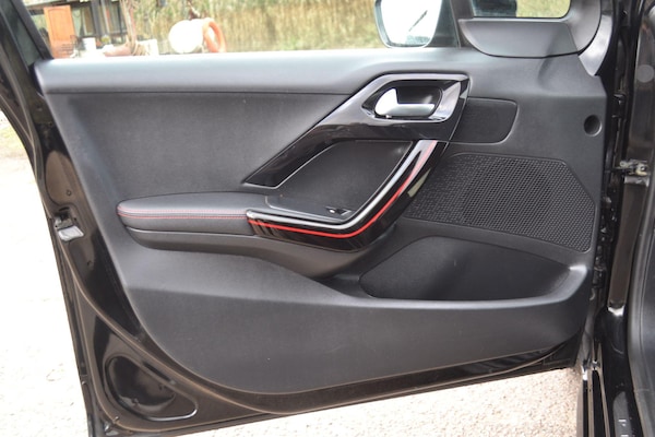 Used Peugeot 208 2017 for sale - 76136546: Photo 32