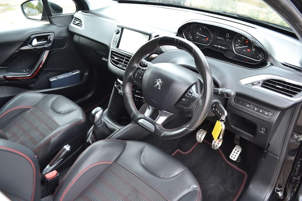 Used Peugeot 208 2017 for sale - 76136546: Photo 3