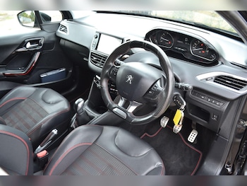 Used Peugeot 208 2017 for sale - 76136546: Photo 3
