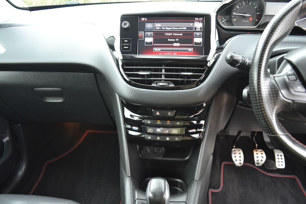 Used Peugeot 208 2017 for sale - 76136546: Photo 41