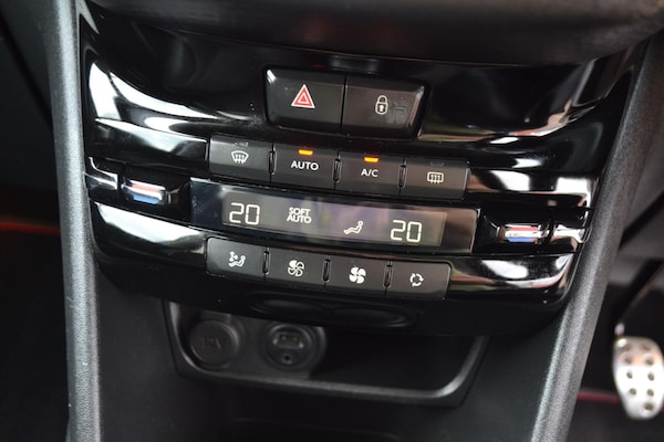 Used Peugeot 208 2017 for sale - 76136546: Photo 43