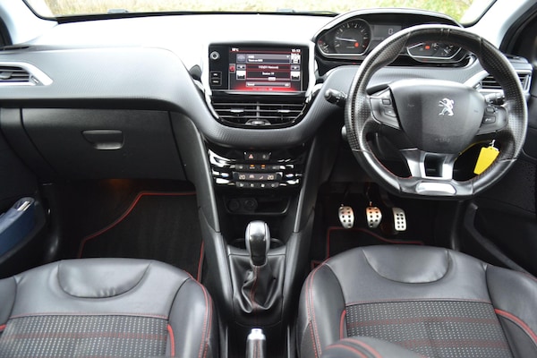 Used Peugeot 208 2017 for sale - 76136546: Photo 4