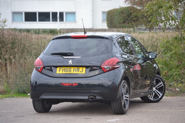 Used Peugeot 208 2017 for sale - 76136546: Photo 8