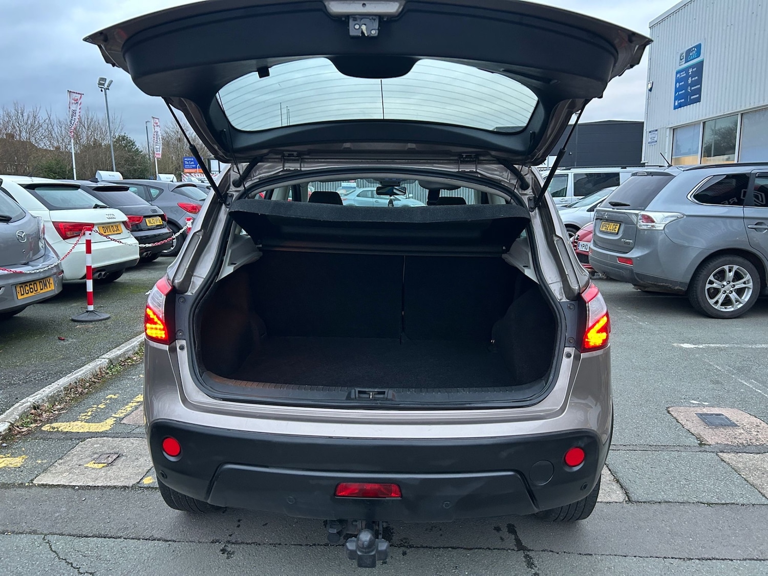 Used Nissan Qashqai 2011 for sale - 77289302: Photo 13