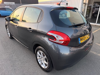Used Peugeot 208 2014 for sale - 78460357: Photo