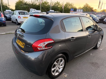 Used Peugeot 208 2014 for sale - 78460357: Photo