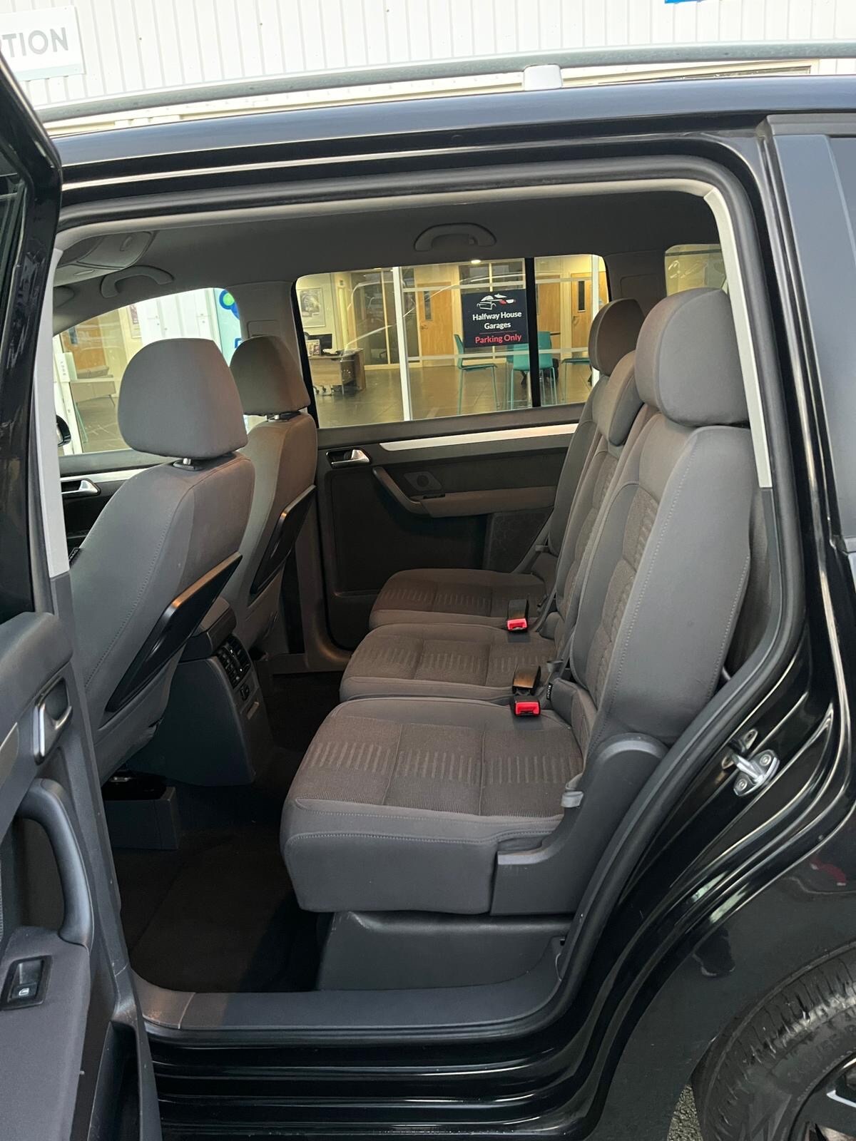 Used Volkswagen Touran 2009 for sale - 76618959: Photo 14