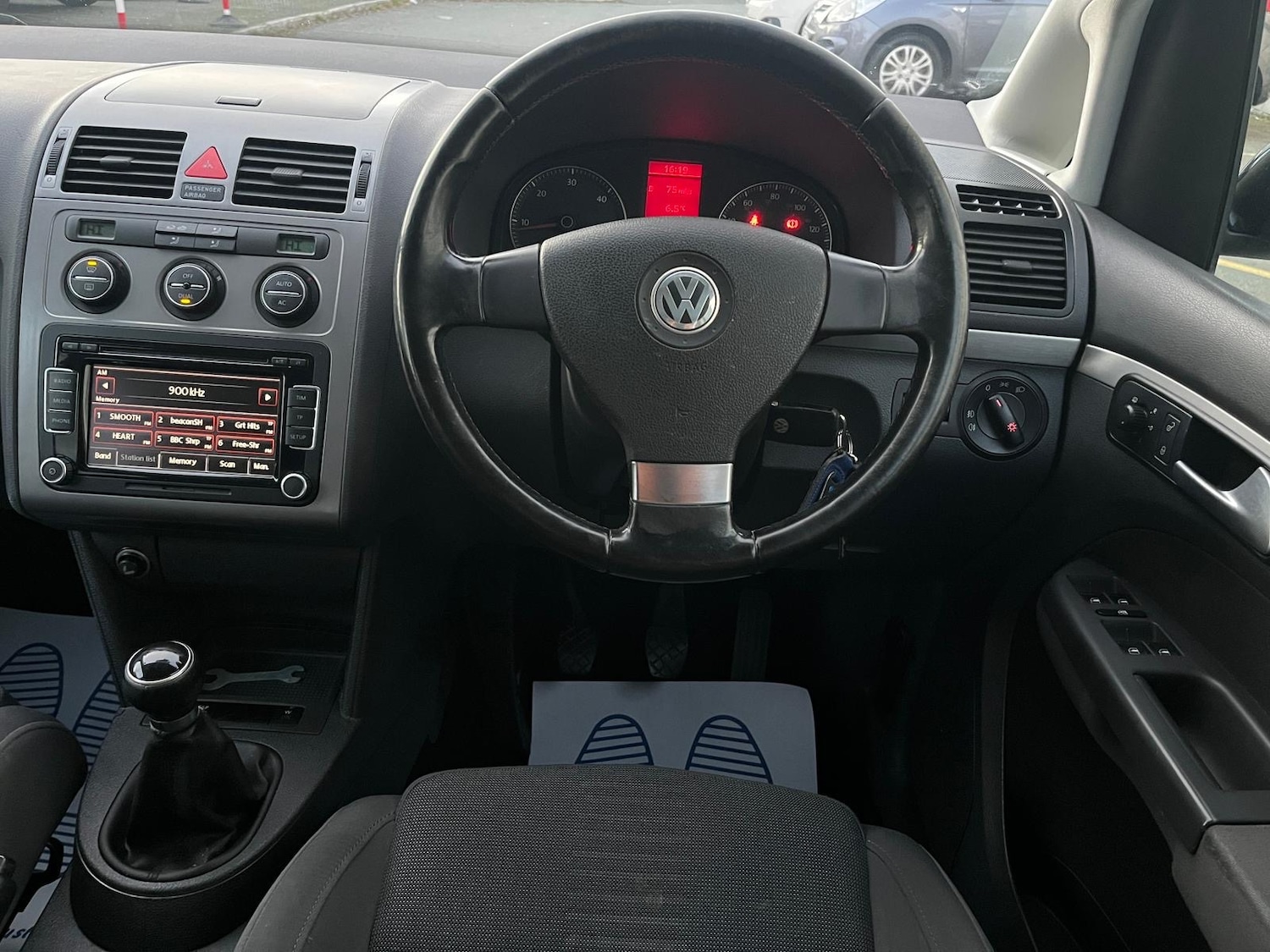 Used Volkswagen Touran 2009 for sale - 76618959: Photo 16