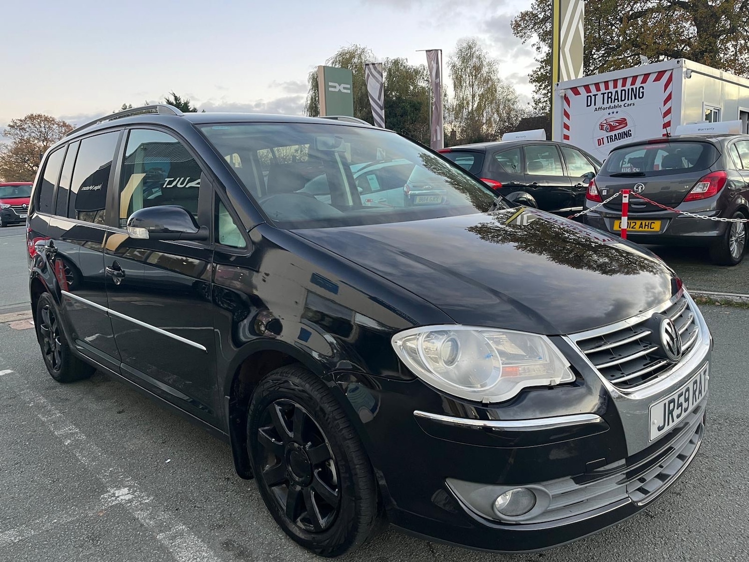 Used Volkswagen Touran 2009 for sale - 76618959: Photo 2