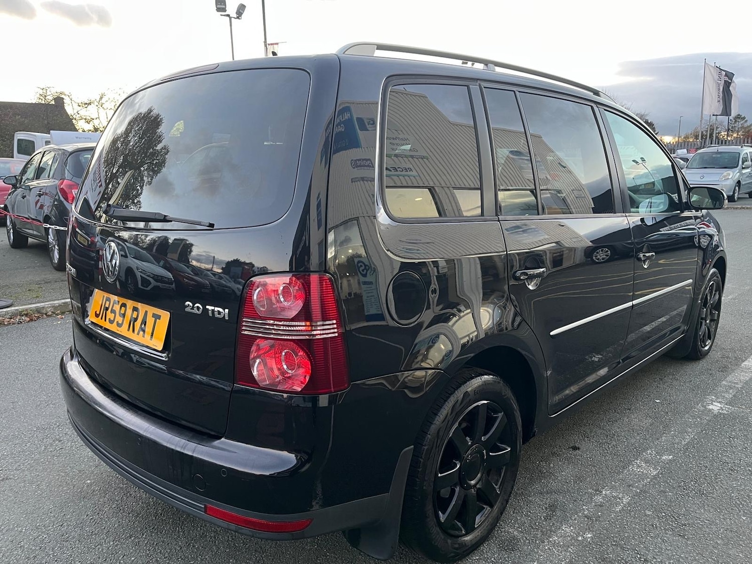 Used Volkswagen Touran 2009 for sale - 76618959: Photo 3