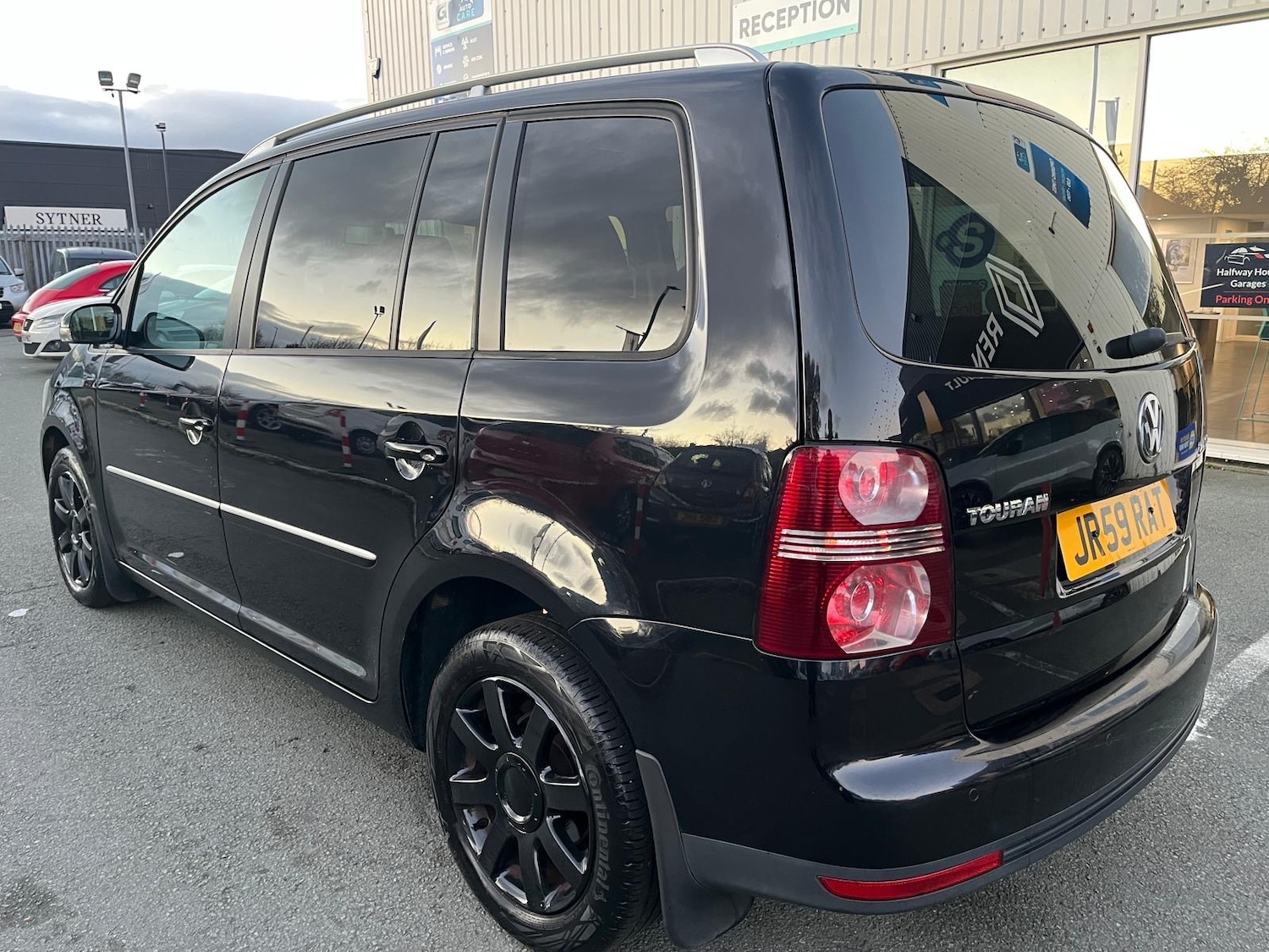 Used Volkswagen Touran 2009 for sale - 76618959: Photo 4