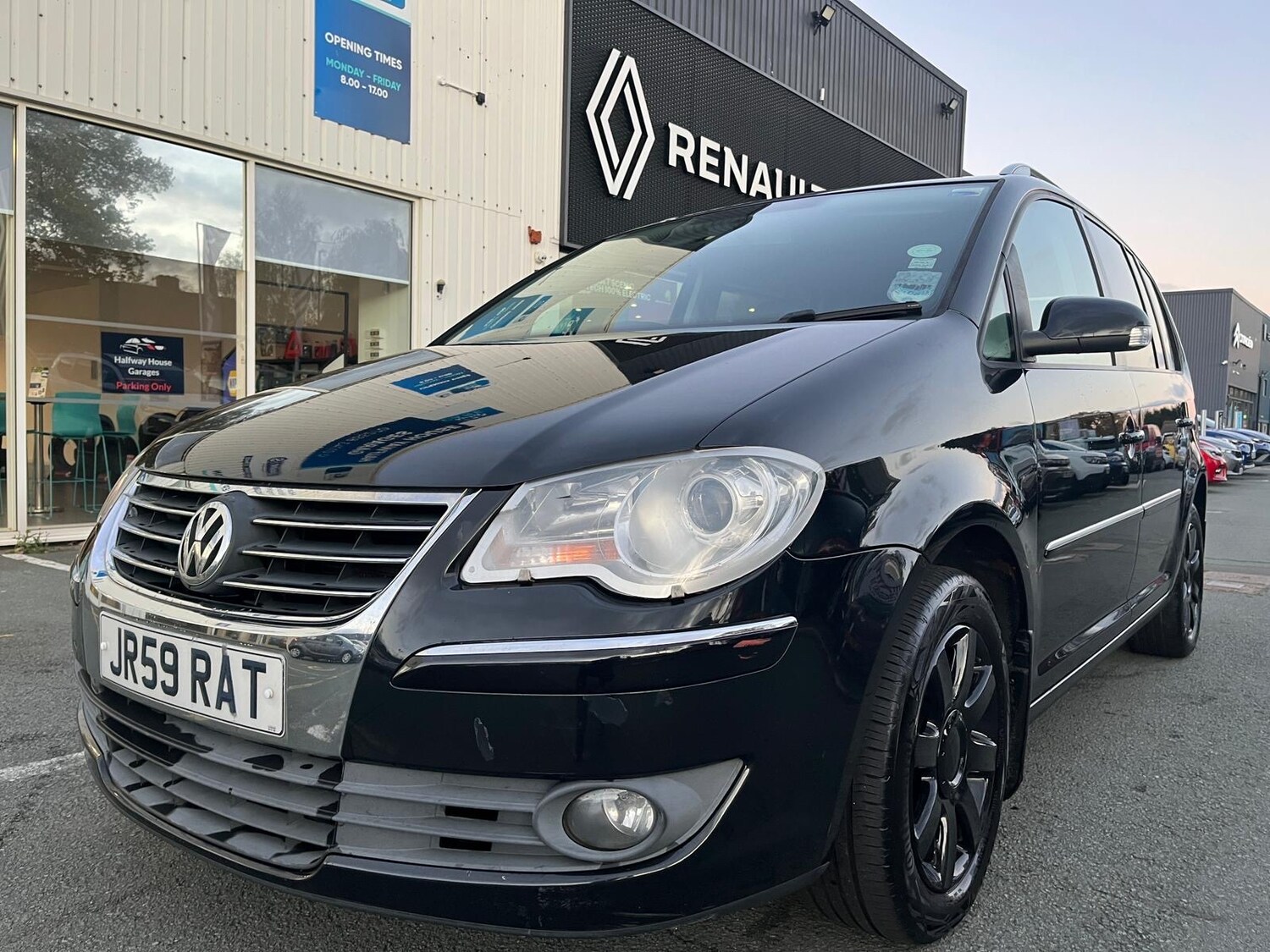 Used Volkswagen Touran 2009 for sale - 76618959: Photo 9